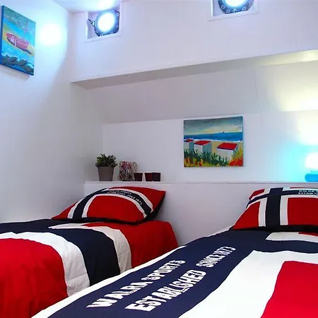Boathotel Seven 3*